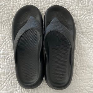 Men’s Sandals- Flip Flops Size 10 NWOT